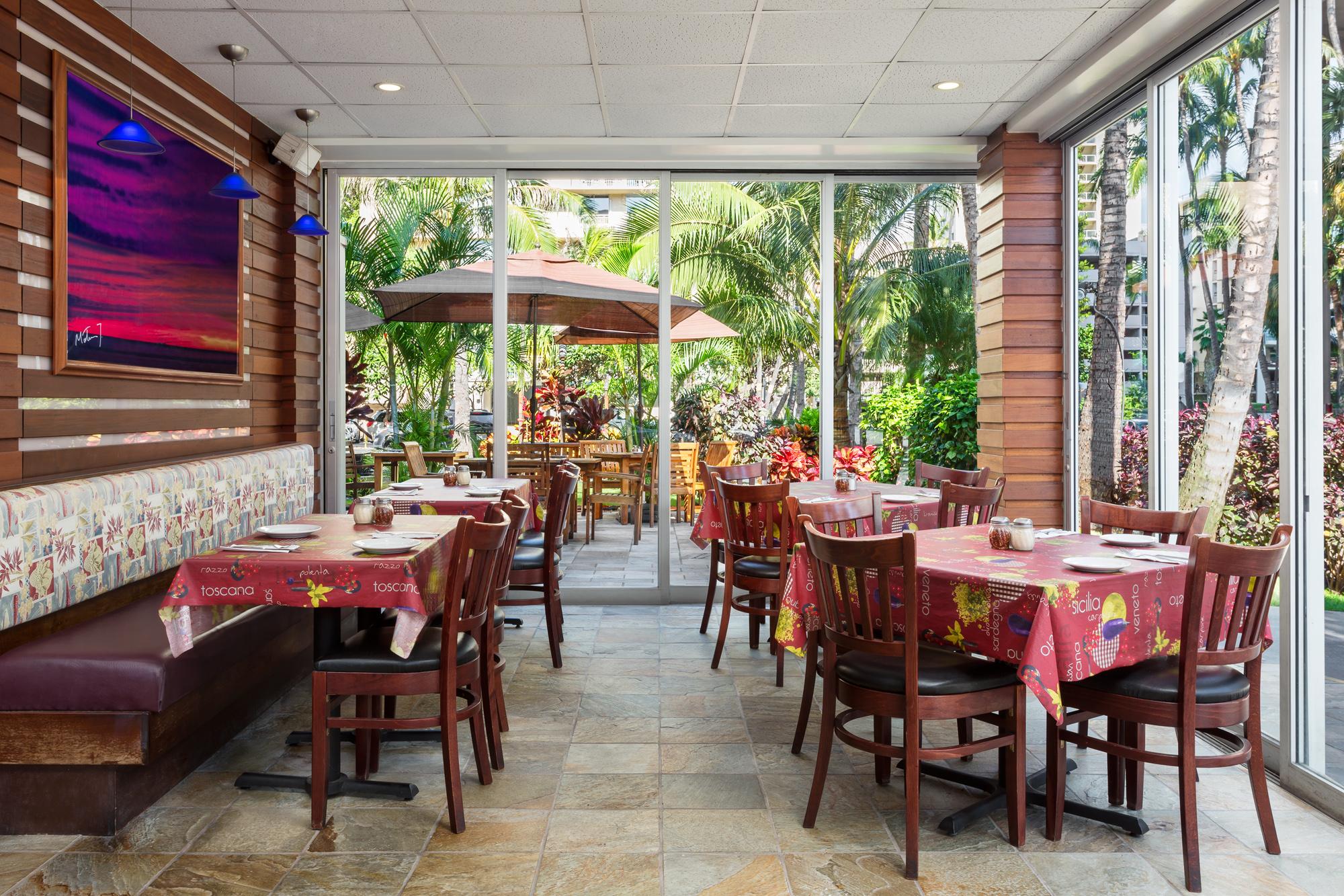 Courtyard By Marriott Waikiki Beach Hotel Honolulu Exterior photo