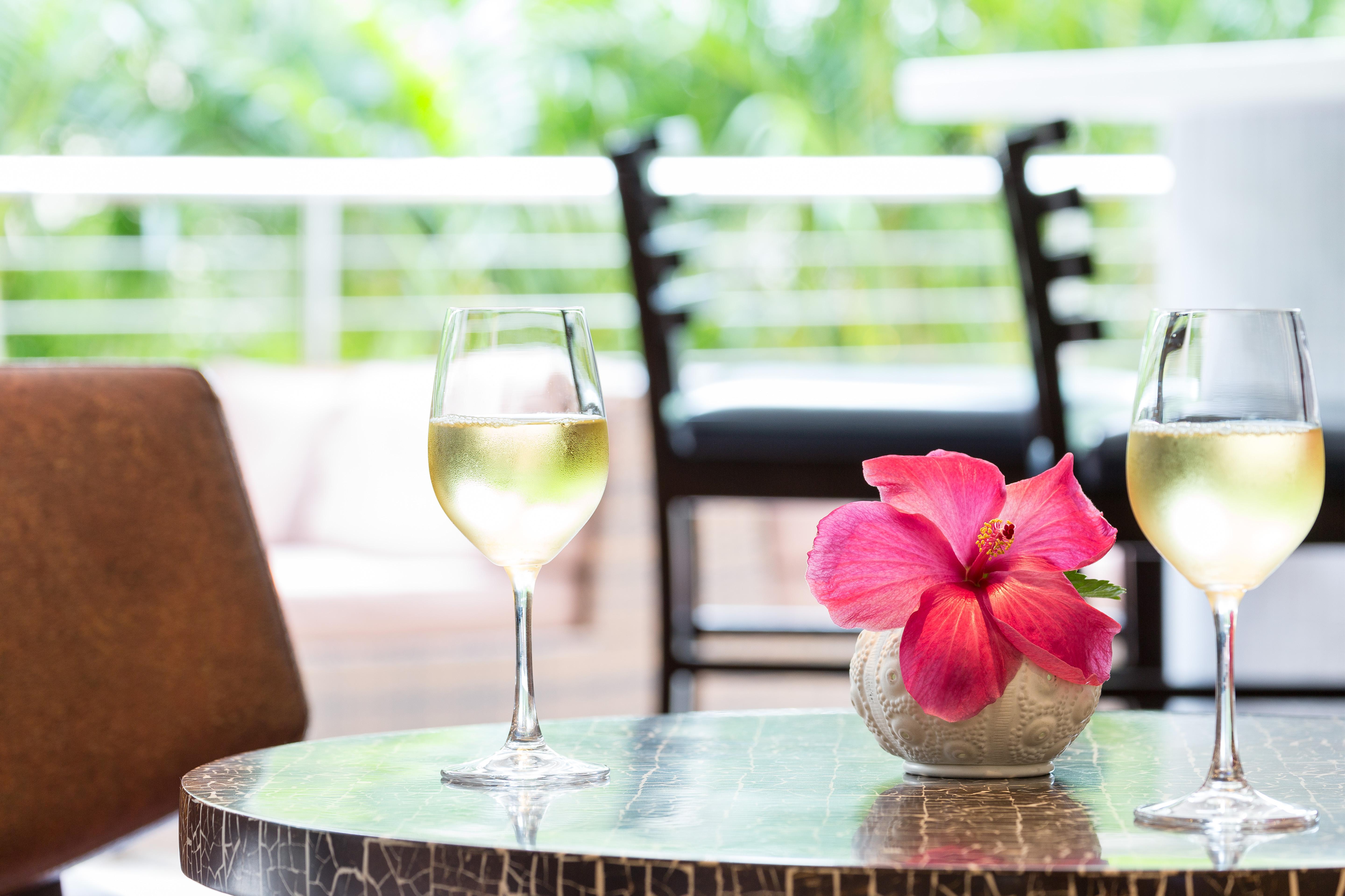 Courtyard By Marriott Waikiki Beach Hotel Honolulu Exterior photo