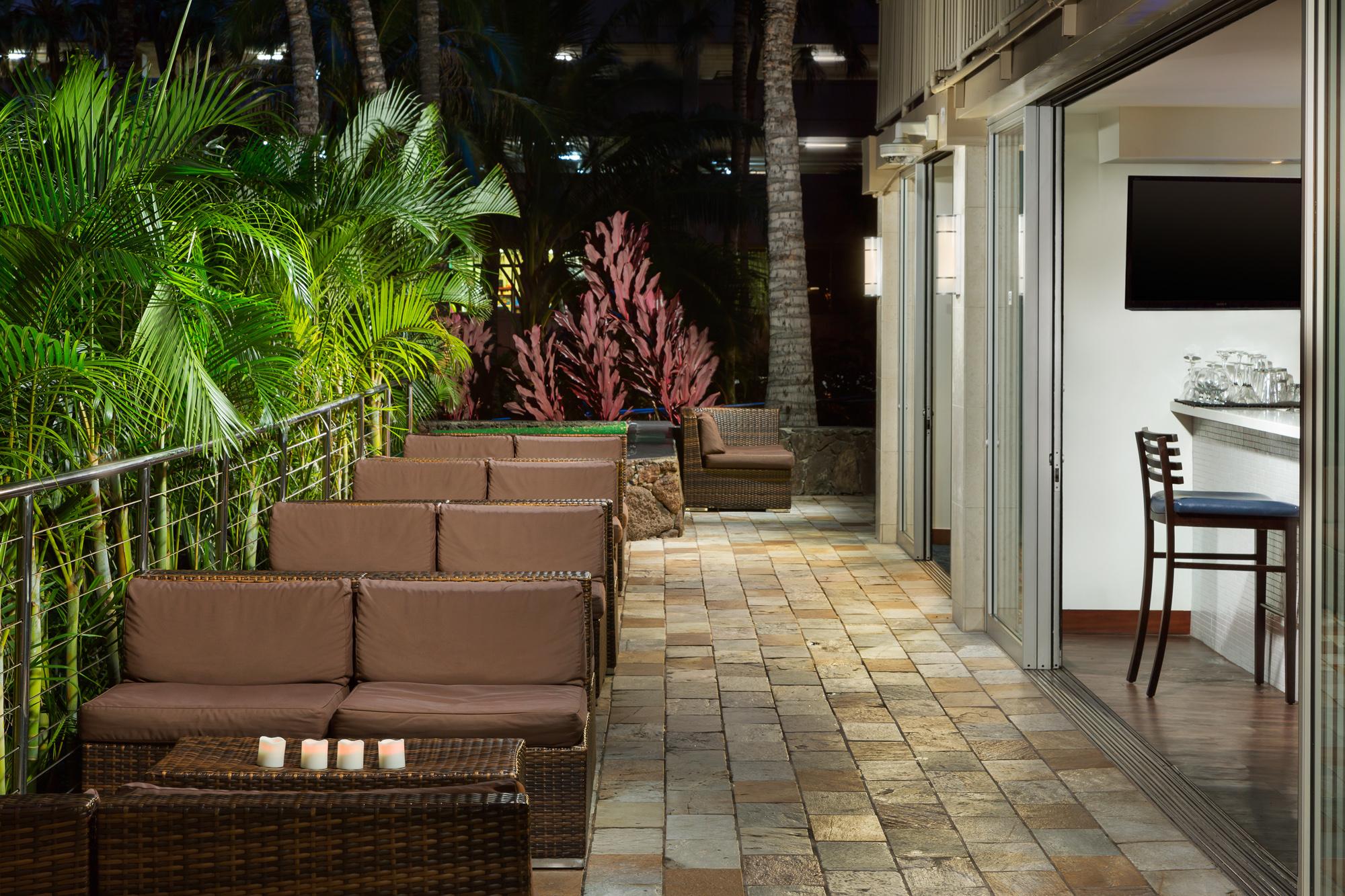 Courtyard By Marriott Waikiki Beach Hotel Honolulu Exterior photo