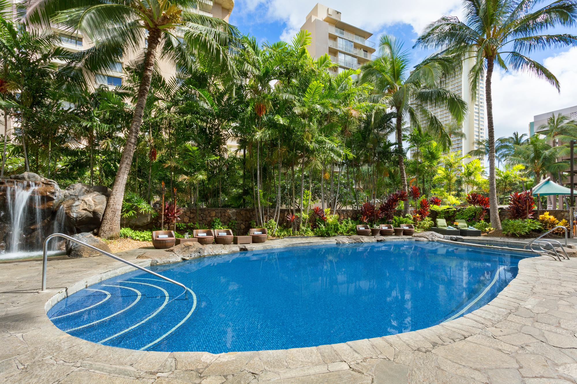 Courtyard By Marriott Waikiki Beach Hotel Honolulu Exterior photo