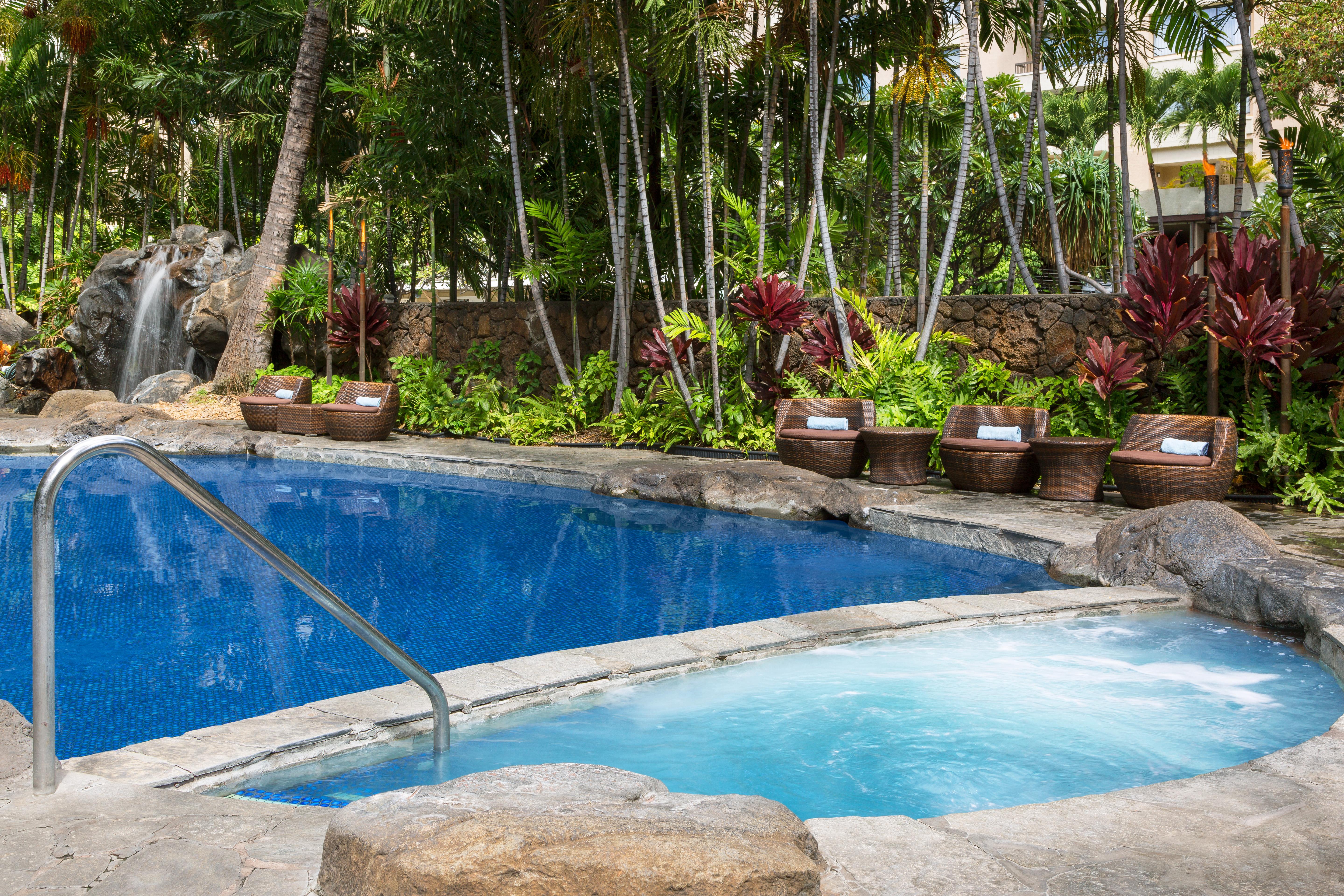 Courtyard By Marriott Waikiki Beach Hotel Honolulu Exterior photo