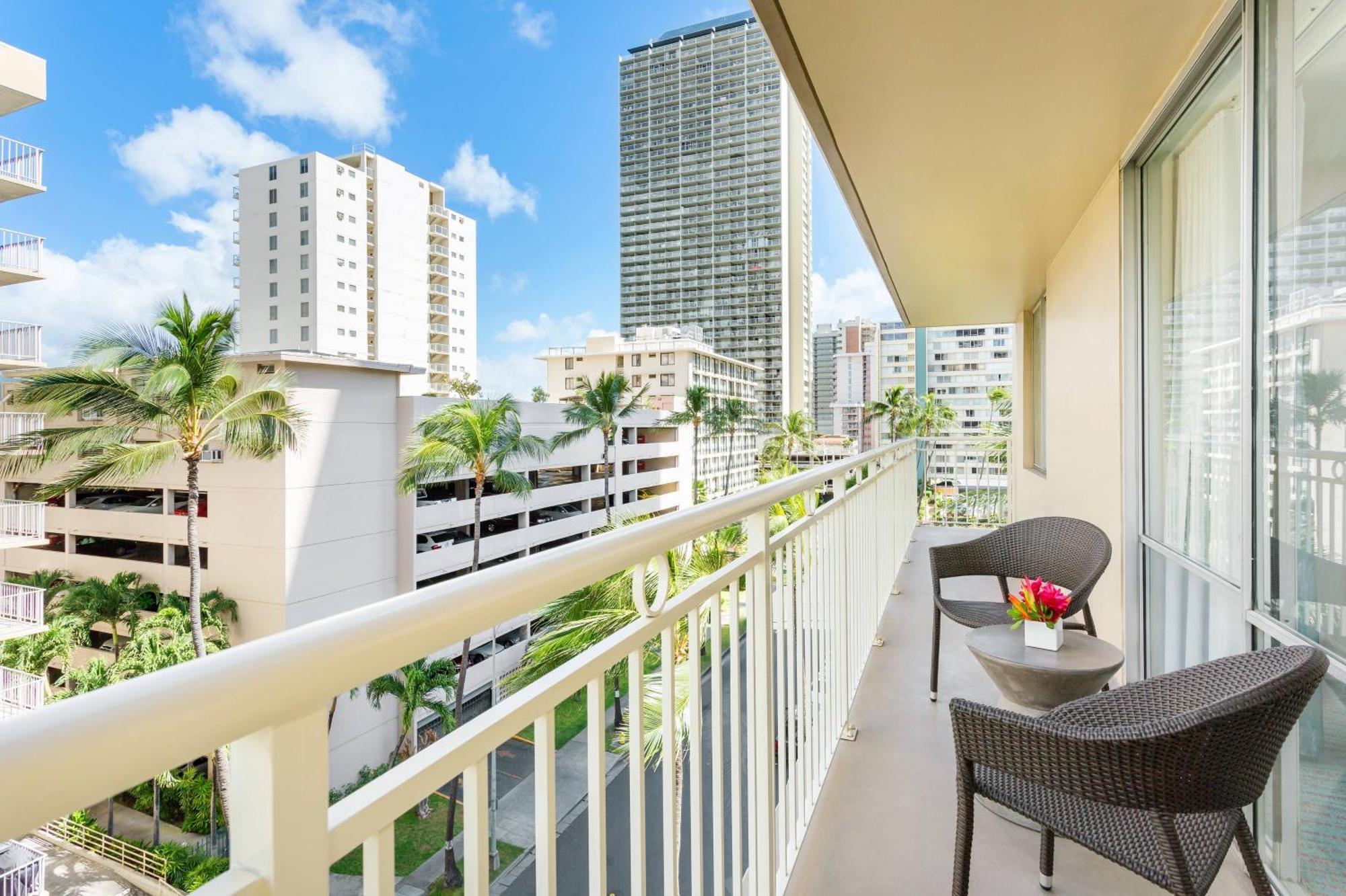 Courtyard By Marriott Waikiki Beach Hotel Honolulu Exterior photo